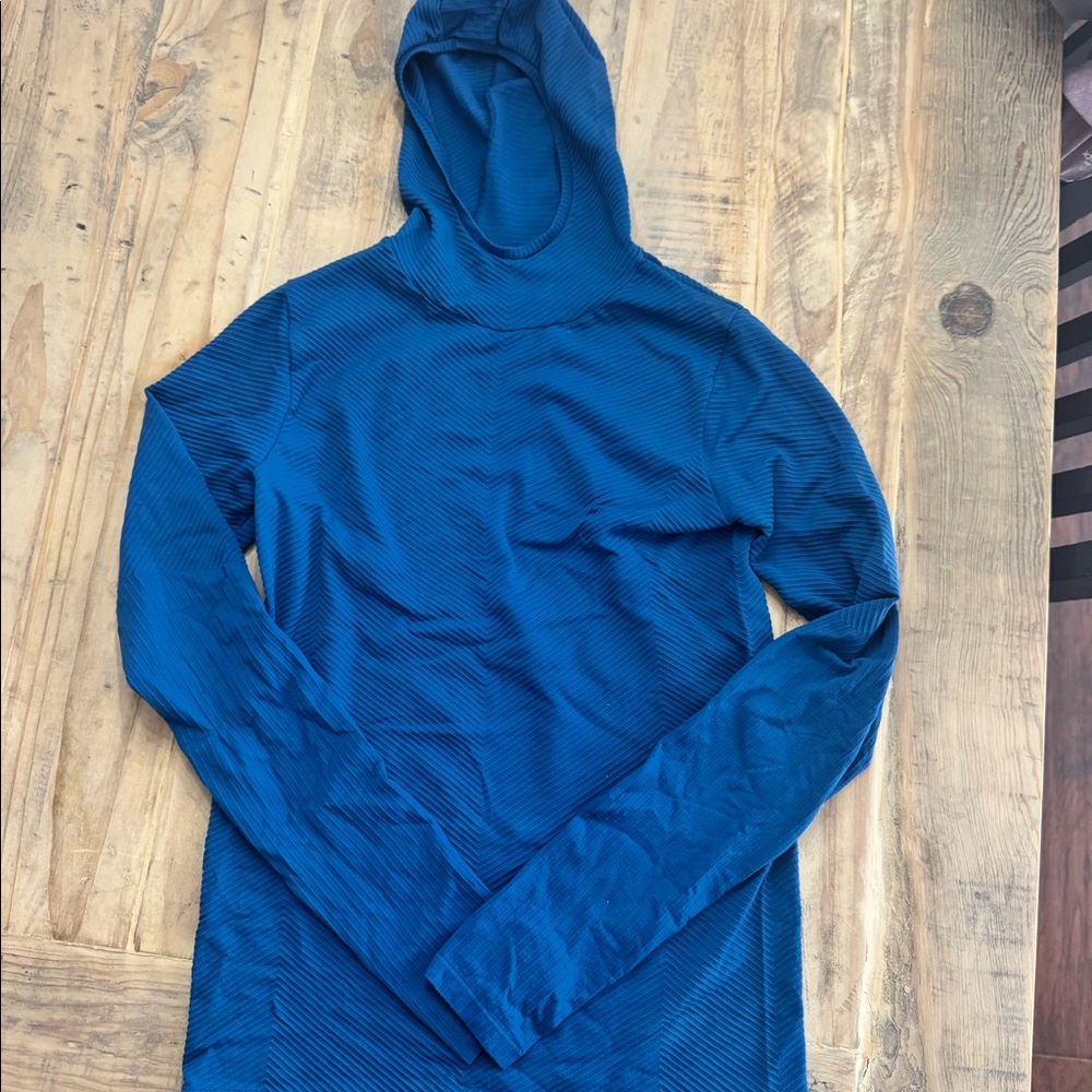 Athleta blue ribbed long sleeve hooded tight fitting shirtAthleta